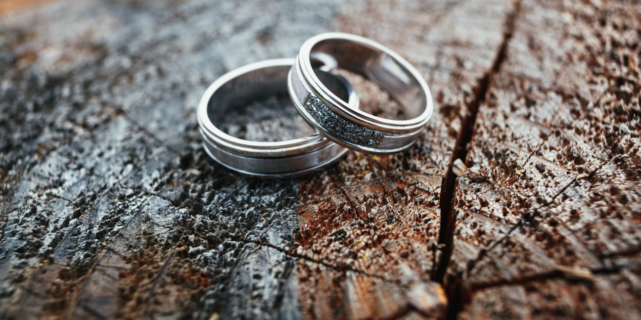 Weddingbands.png